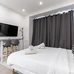 Studio De Charme Au Coeur Des Batignolles