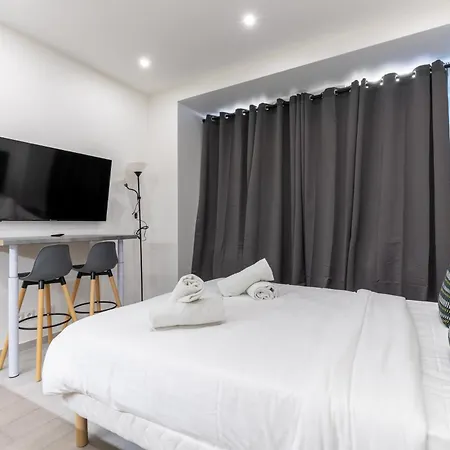 Apartment De Charme Au Coeur Des Batignolles