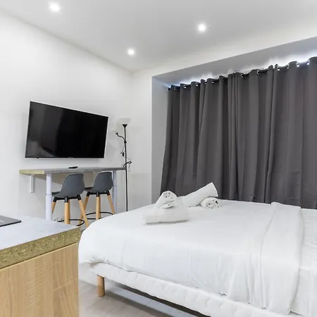 Apartment De Charme Au Coeur Des Batignolles Paris